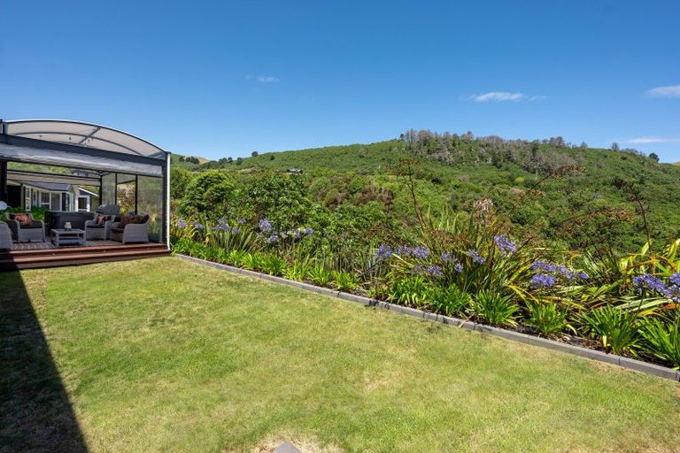Photo of property in 1 Peregrine Place, Kinloch, Taupo, 3377