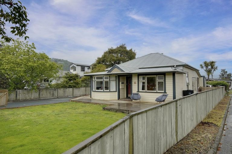 Photo of property in 1 Alyson Place, Stoke, Nelson, 7011