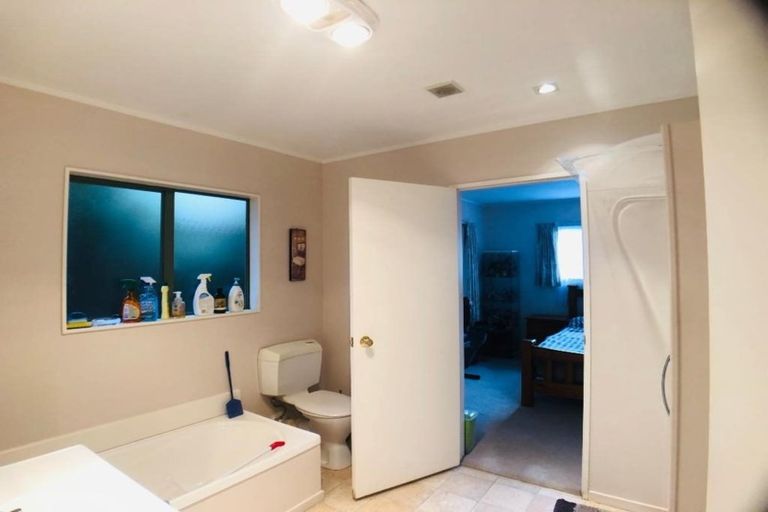 Photo of property in 301 Glengarry Road, Glen Eden, Auckland, 0602