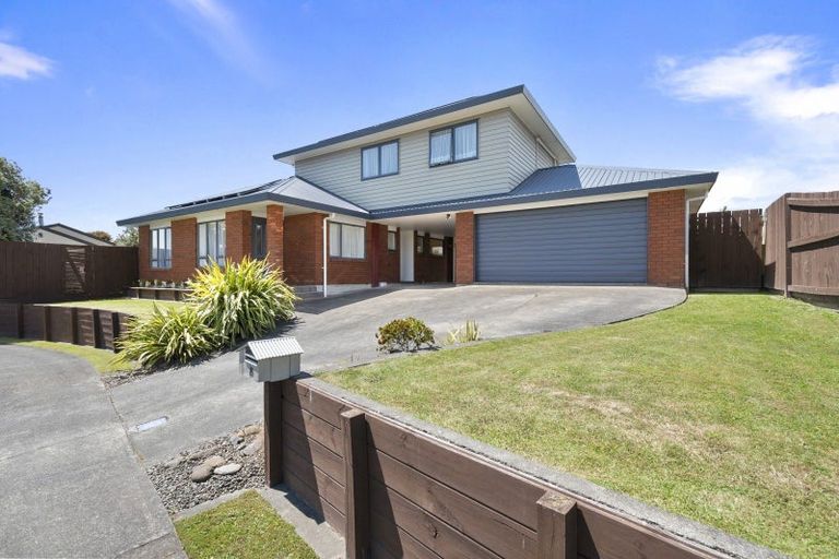 Photo of property in 8 Sunshine Place, Kelvin Grove, Palmerston North, 4414