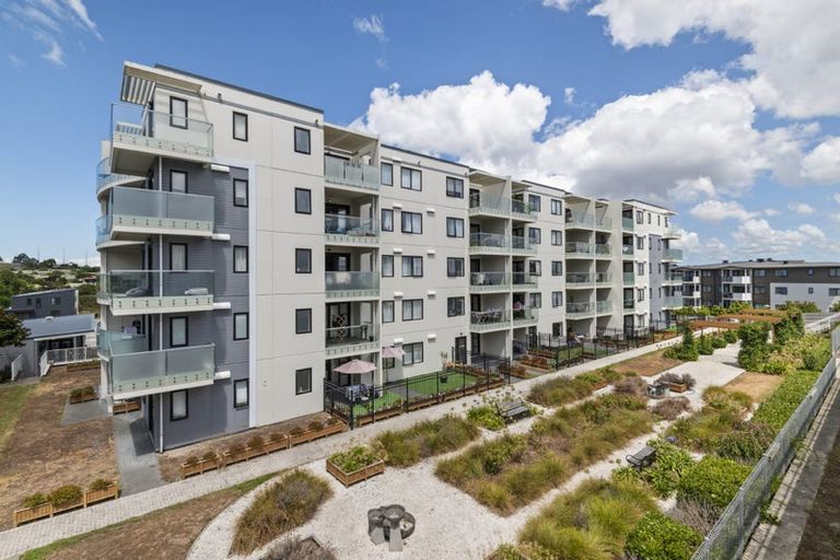 Photo of property in Apollo Apartments, 201/46 Rosedale Road, Rosedale, Auckland, 0632