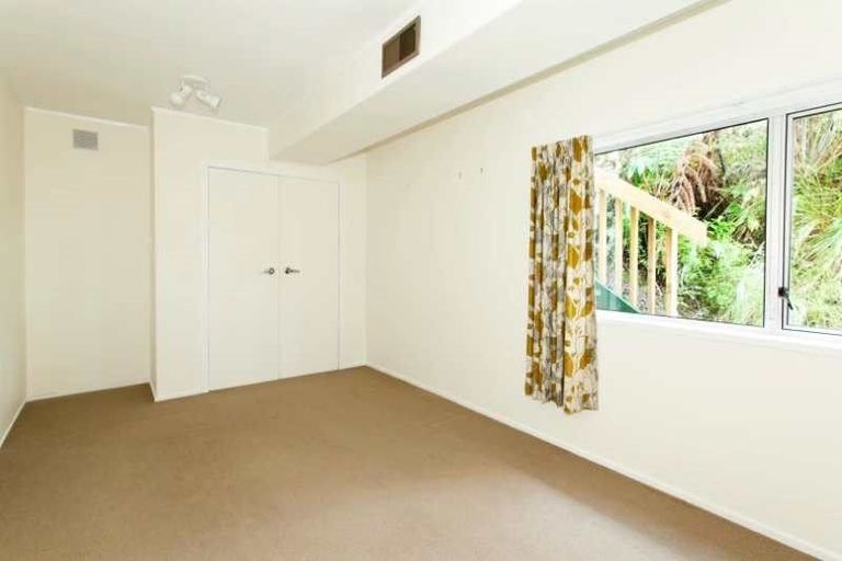 Photo of property in 1/23 Parr Terrace, Castor Bay, Auckland, 0620