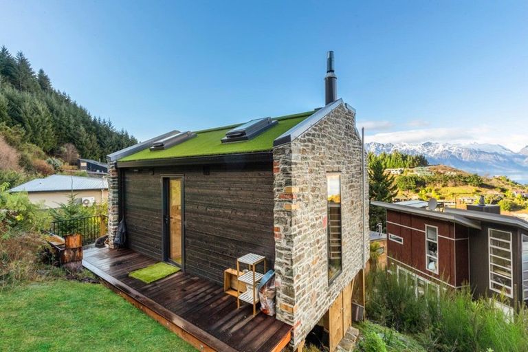 Photo of property in 45 Dart Place, Fernhill, Queenstown, 9300