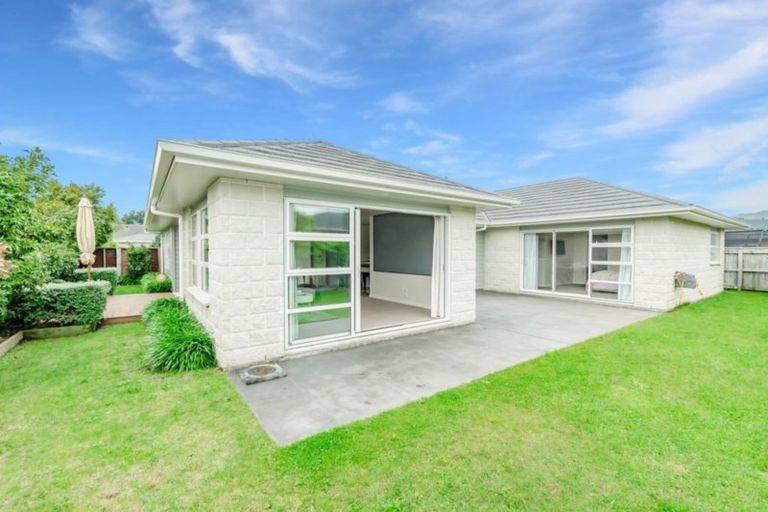 Photo of property in 7 Otupoa Way, Paraparaumu, 5032