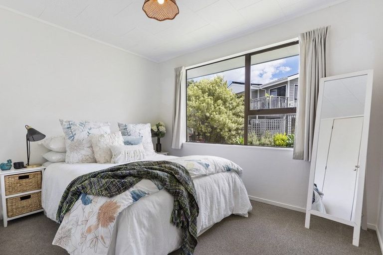 Photo of property in 12 Orewa Heights Crescent, Orewa, 0931