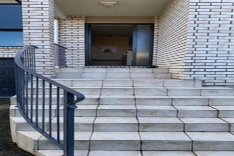 Photo of property in 9 Travis View Drive, Fairview Heights, Auckland, 0632