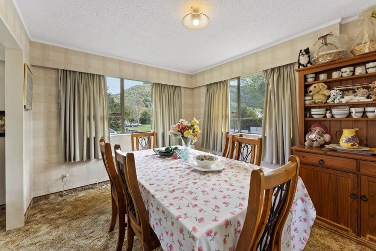 Photo of property in 11 Amber Grove, Birchville, Upper Hutt, 5018