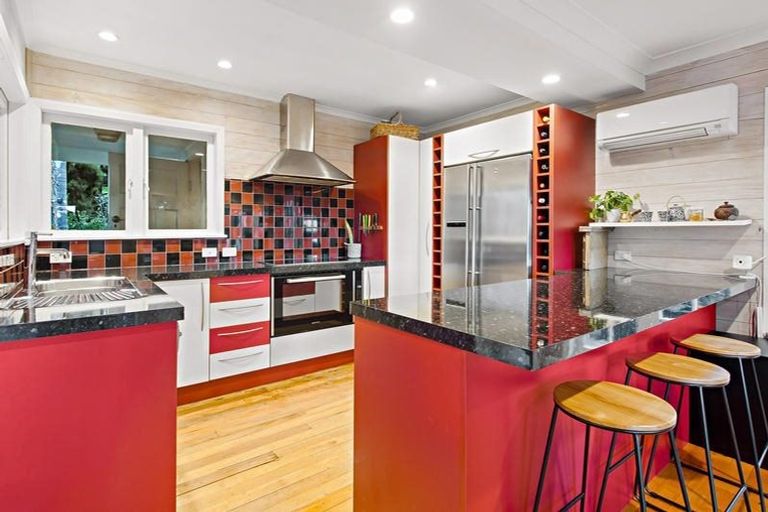 Photo of property in 8 Sylvan Valley Avenue, Titirangi, Auckland, 0604