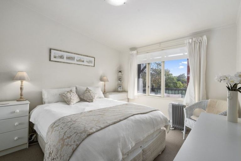 Photo of property in The Triangle, 4/33 Halswater Drive, Churton Park, Wellington, 6037