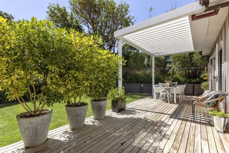 Photo of property in 49 Stanley Point Road, Stanley Point, Auckland, 0624