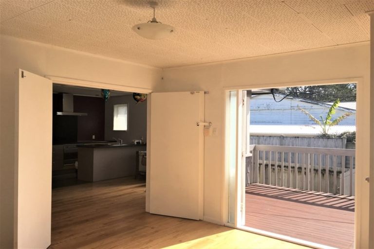 Photo of property in 213 Portage Road, Green Bay, Auckland, 0604
