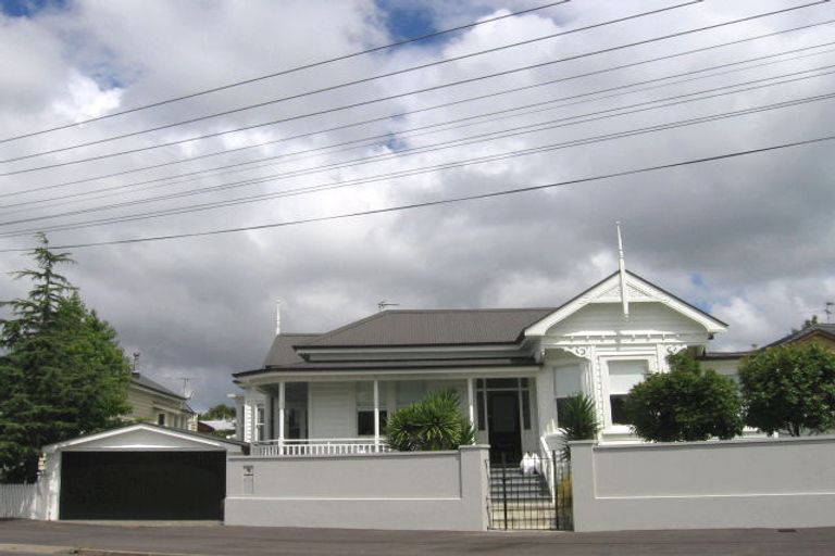 Photo of property in 5 Waterview Road, Stanley Point, Auckland, 0624