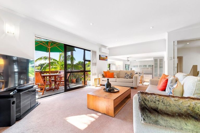 Photo of property in 2/19 Valley Road, Browns Bay, Auckland, 0630