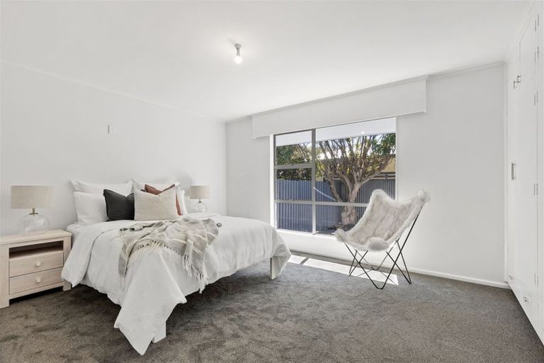 Photo of property in 385 Main North Road, Redwood, Christchurch, 8051