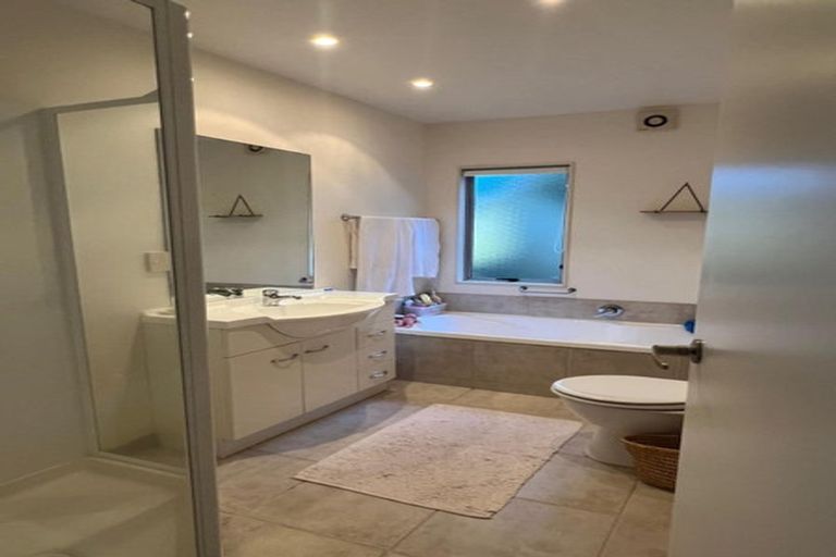 Photo of property in 32f Parr Terrace, Castor Bay, Auckland, 0620