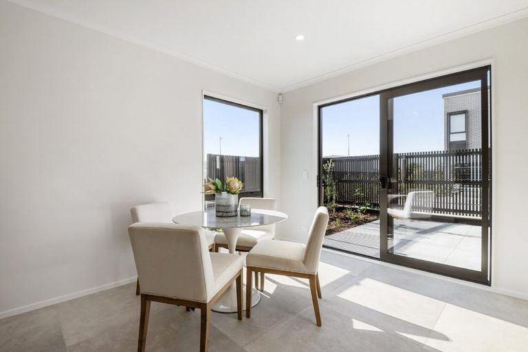 Photo of property in 16 Rauawa Lane, Hobsonville, 0616