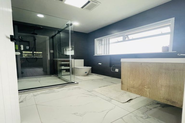 Photo of property in 5 Freshney Place, Hillpark, Auckland, 2102