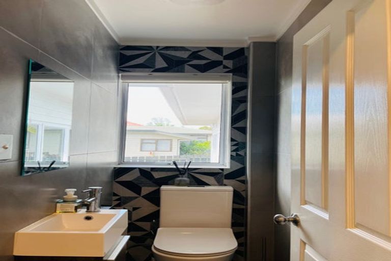 Photo of property in 21 Bleakhouse Road, Howick, Auckland, 2014