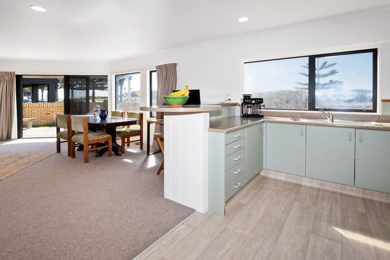 Photo of property in 32 Marine Parade, Mount Maunganui, 3116