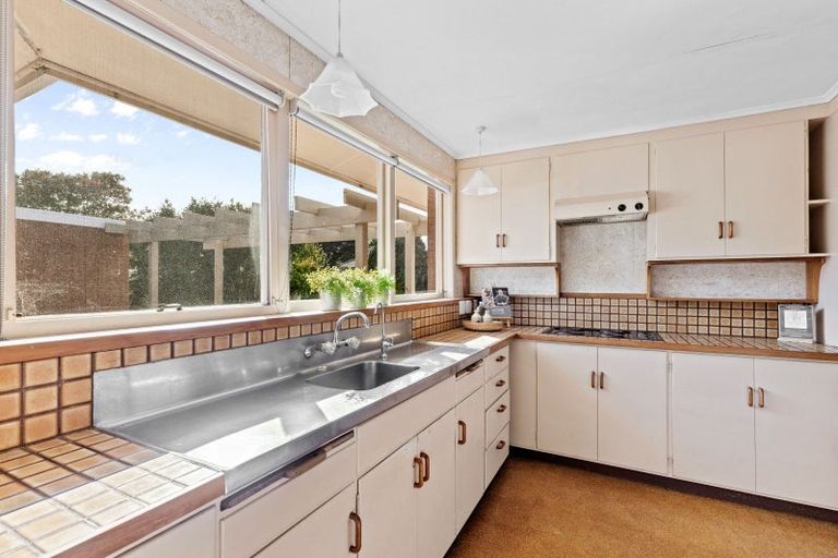 Photo of property in 82 Manu Crescent, Upper Vogeltown, New Plymouth, 4310