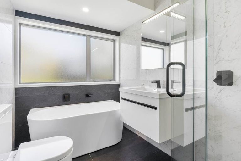 Photo of property in 16 Fielding Crescent, Farm Cove, Auckland, 2012