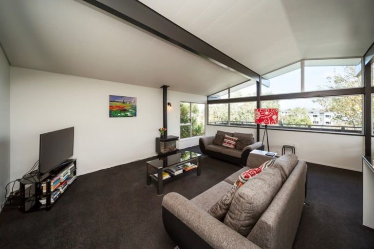 Photo of property in 5 Montana Place, Merrilands, New Plymouth, 4312