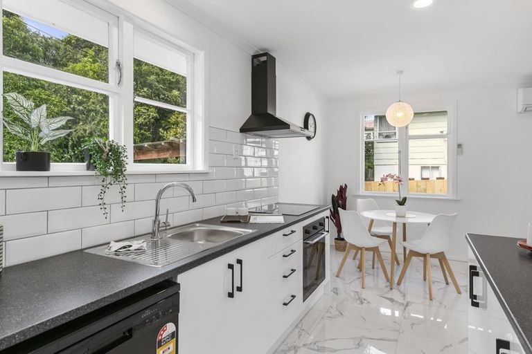 Photo of property in 9 Gribble Grove, Stokes Valley, Lower Hutt, 5019