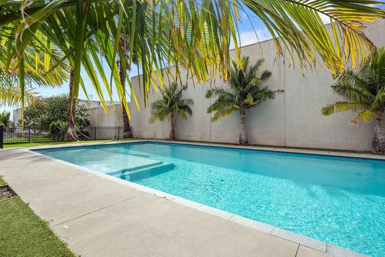 Photo of property in 13a/30 Westward Ho, Glen Eden, Auckland, 0602