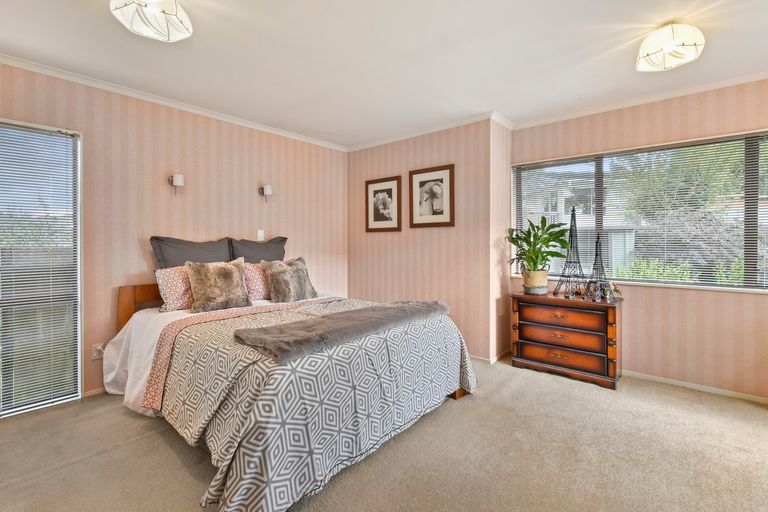 Photo of property in 8 Brynbela Court, Papakura, 2110