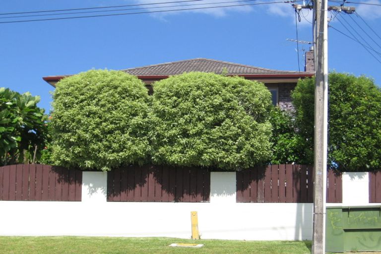 Photo of property in 23 Beechwood Road, Rothesay Bay, Auckland, 0630