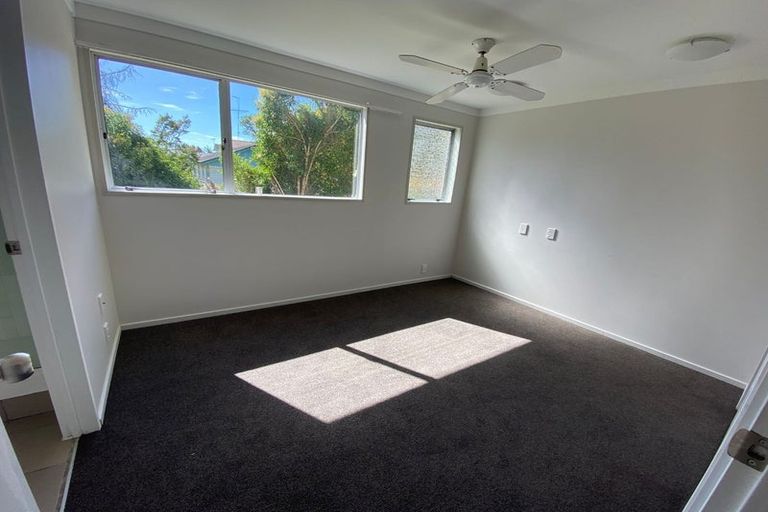 Photo of property in 14a Target Road, Totara Vale, Auckland, 0629