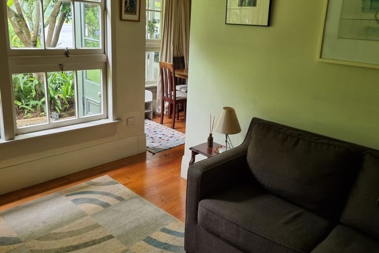 Photo of property in 106 Station Road, Kumeu, 0891