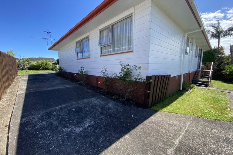 Photo of property in 60 Casuarina Road, Half Moon Bay, Auckland, 2012