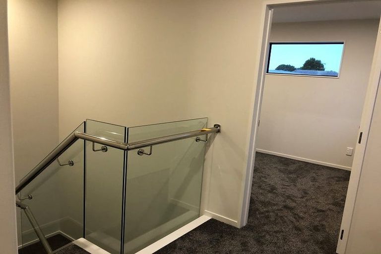 Photo of property in 228c Pakuranga Road, Pakuranga Heights, Auckland, 2010