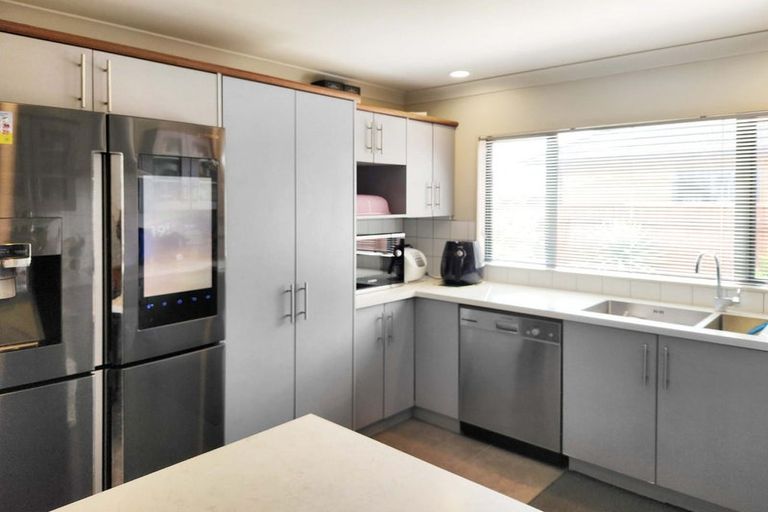 Photo of property in 29 Moana Grove, Waiwhetu, Lower Hutt, 5010