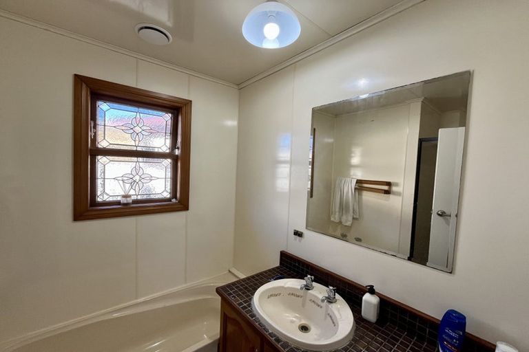 Photo of property in 28 Batchelor Street, Newlands, Wellington, 6037