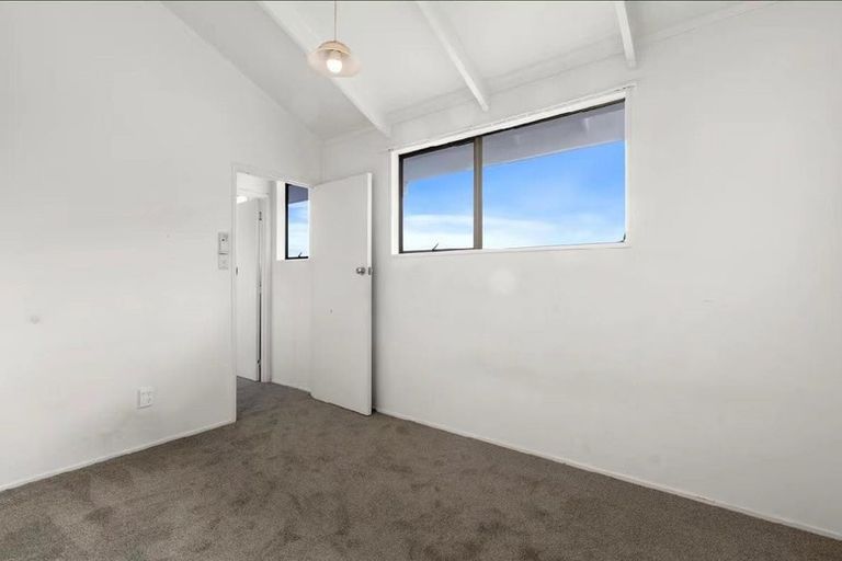 Photo of property in 81 College Road, Northcote, Auckland, 0627