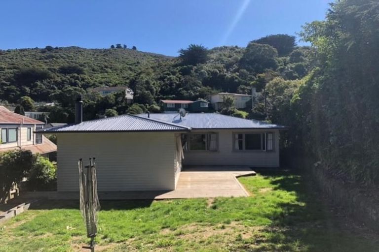 Photo of property in 142 Parkvale Road, Karori, Wellington, 6012