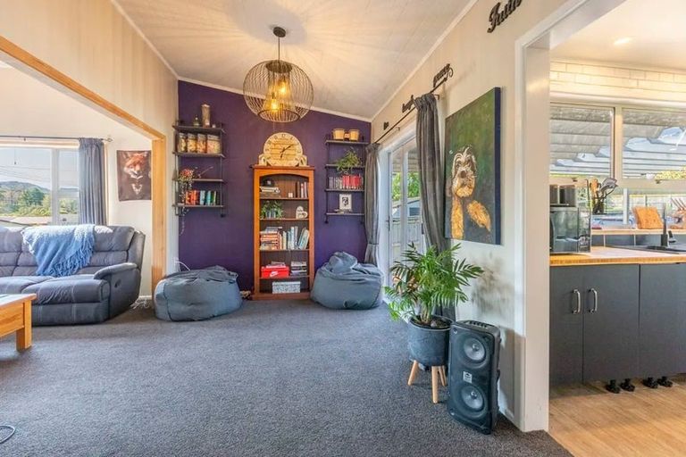 Photo of property in 17 Watts Street, Waipawa, 4210