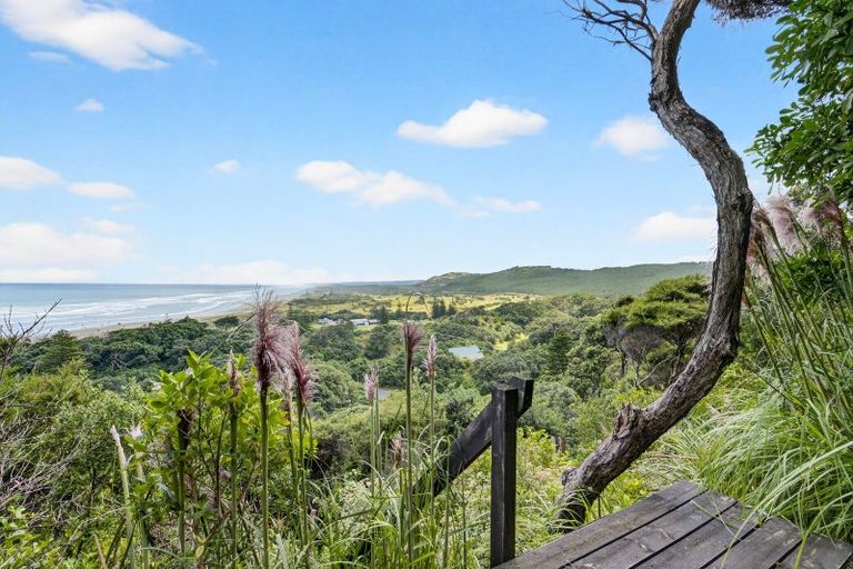 Photo of property in 10 Waitea Road, Muriwai, Waimauku, 0881