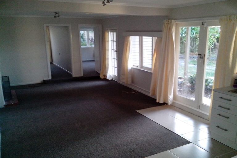 Photo of property in 76 Wade River Road, Stanmore Bay, Whangaparaoa, 0932