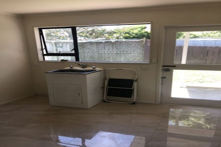 Photo of property in 15 Eclipse Place, Half Moon Bay, Auckland, 2012