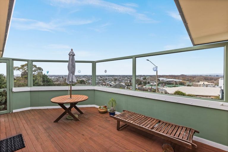 Photo of property in 2/89 Churchill Drive, Taradale, Napier, 4112