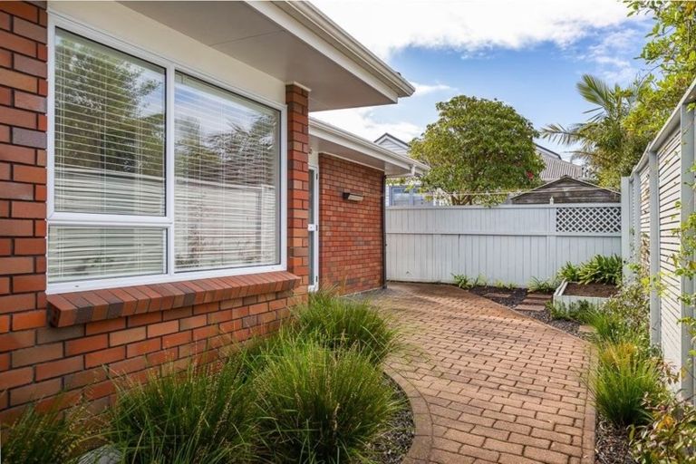 Photo of property in 2/38 East Coast Road, Milford, Auckland, 0620