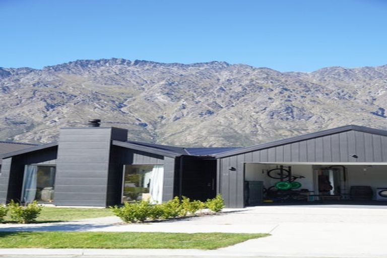 Photo of property in 93 Drysdale Road, Jacks Point, 9371