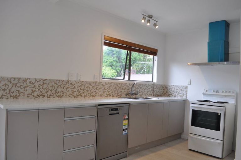 Photo of property in 2/36 Hillcrest Avenue, Hillcrest, Auckland, 0627