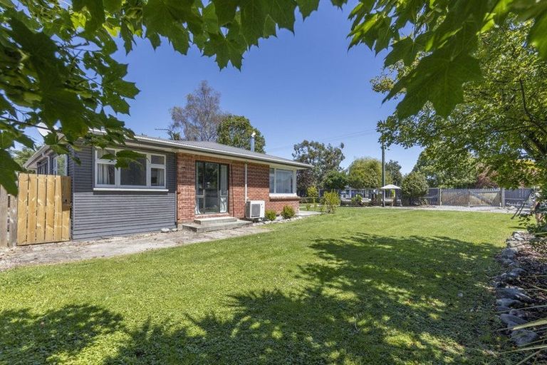 Photo of property in 144a High Street, Oxford, 7430