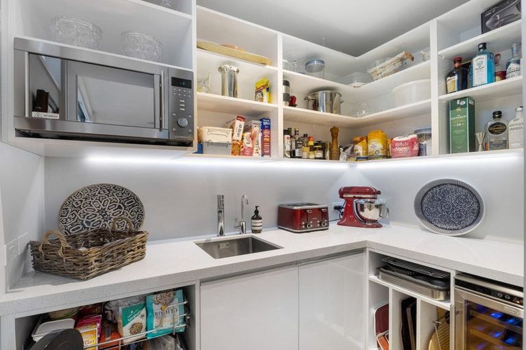 Photo of property in 10 Garreg Road, Fendalton, Christchurch, 8052