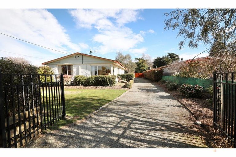 Photo of property in 69 Main North Road, Geraldine, 7930