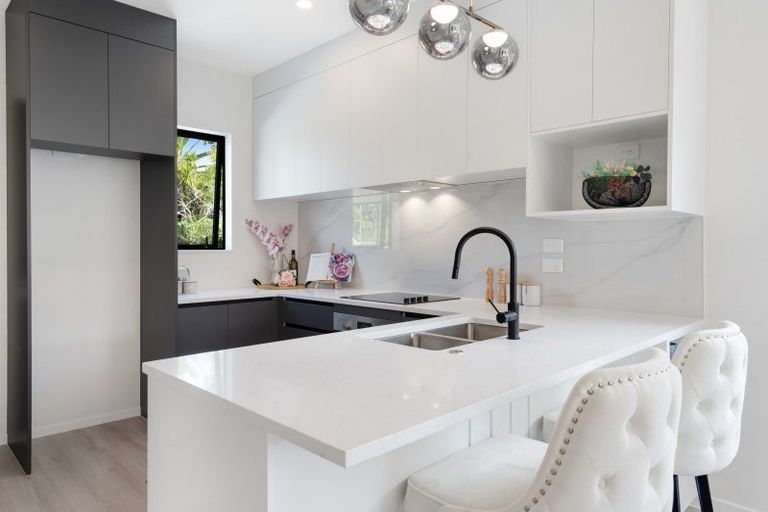 Photo of property in 140a Edgewater Drive, Pakuranga, Auckland, 2010